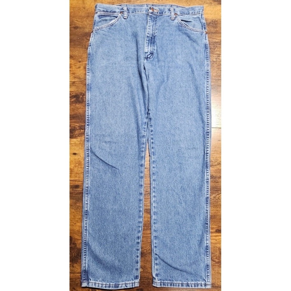 VTG 13MWZ Wrangler Relaxed Fit Light Wash Blue Jeans Size 36x34 Y2K